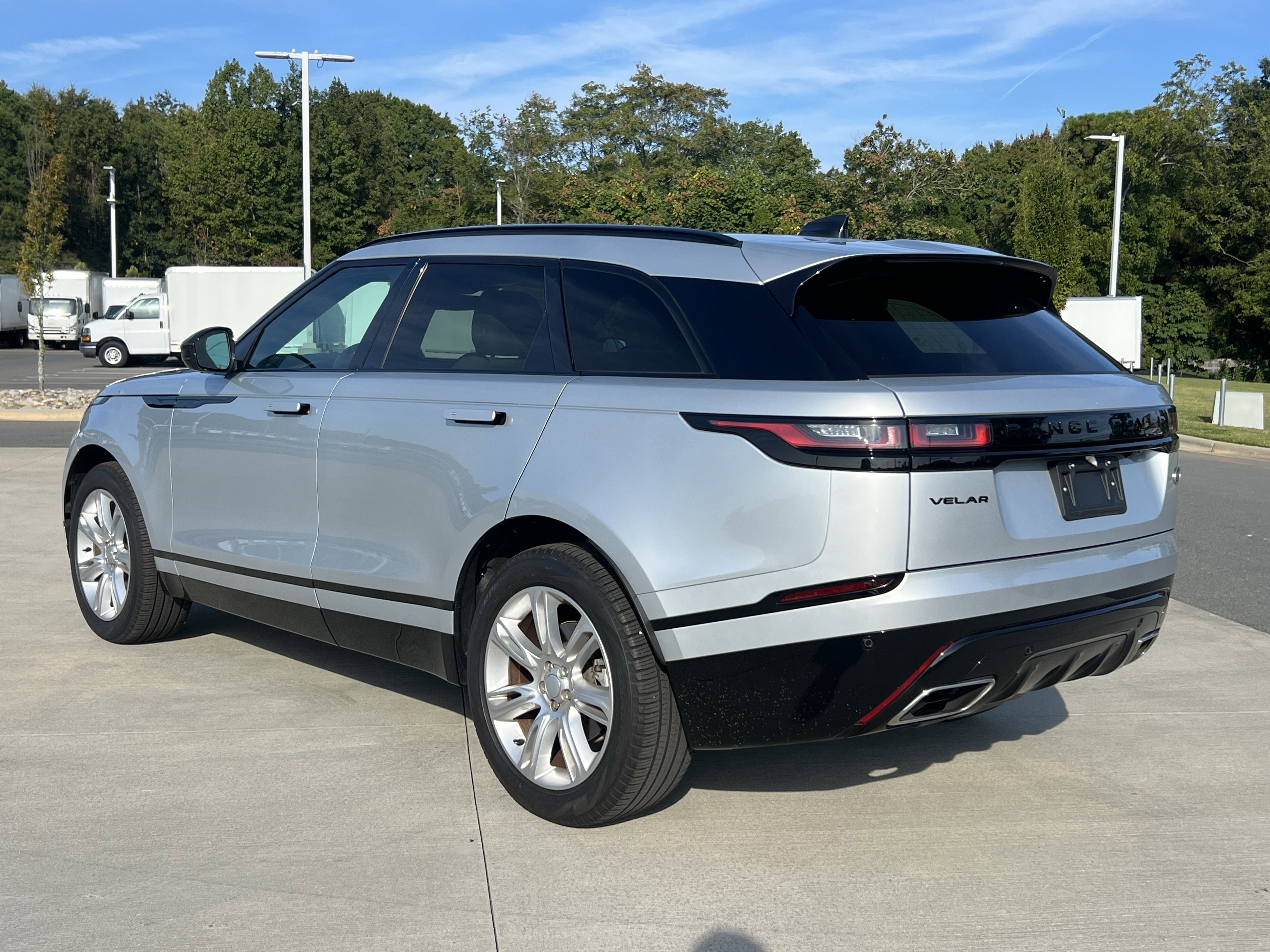Used 2023 Land Rover Range Rover Velar R-Dynamic S image 5