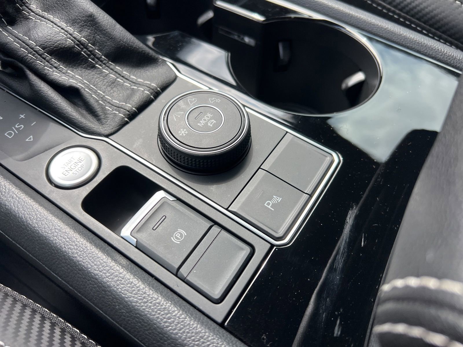 Certified 2023 Volkswagen Atlas Cross Sport SEL R-Line AWD/4WD image 23