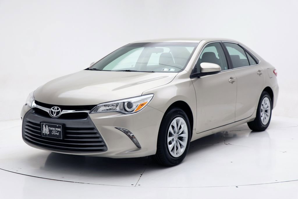 Used 2017 Toyota Camry LE FWD image 2