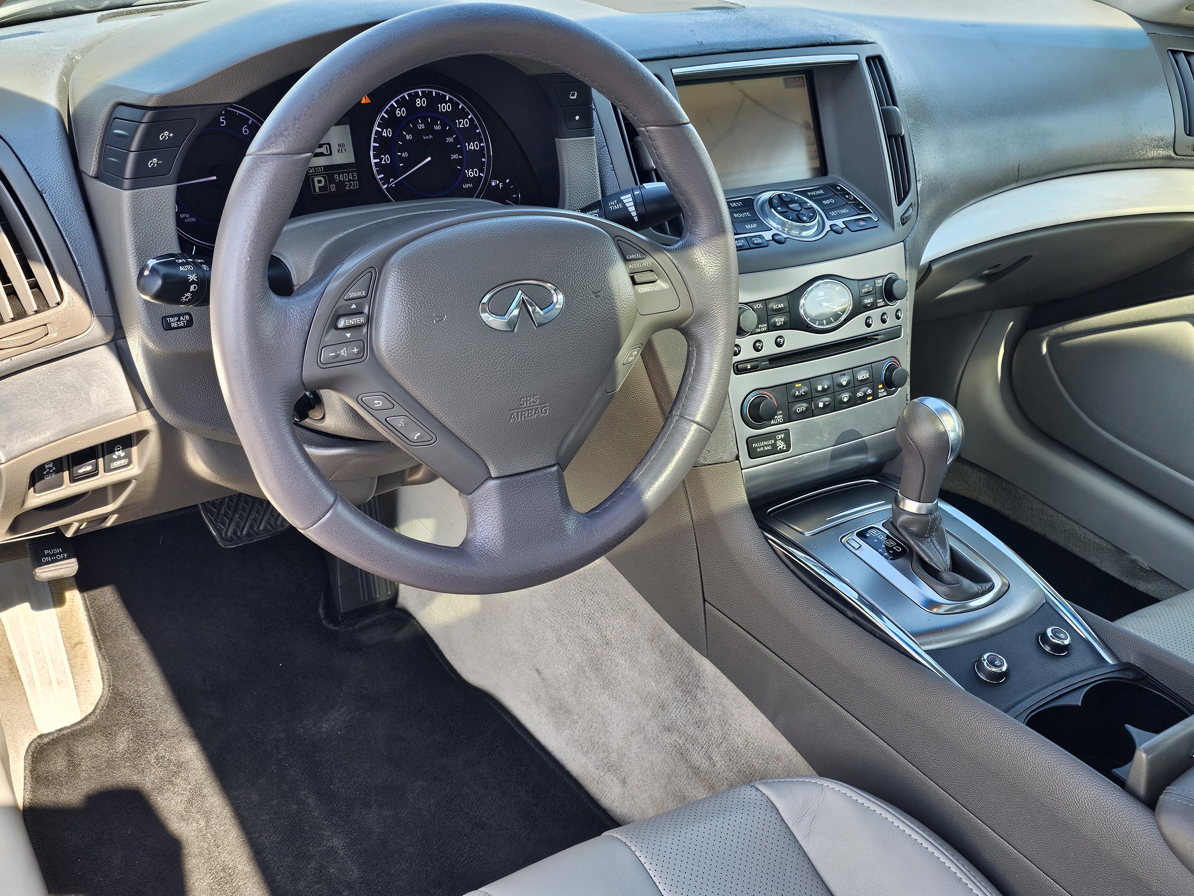 Used 2012 INFINITI G37 Journey w/ Premium Pkg image 17