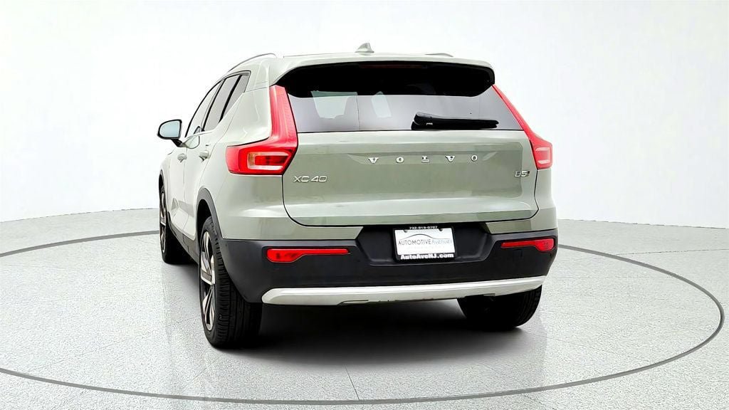 Used 2024 Volvo XC40 B5 Plus w/ Protection Package Premier AWD/4WD image 6