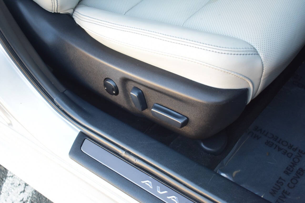 Used 2014 Toyota Avalon Limited w/ Technology Package FWD image 60