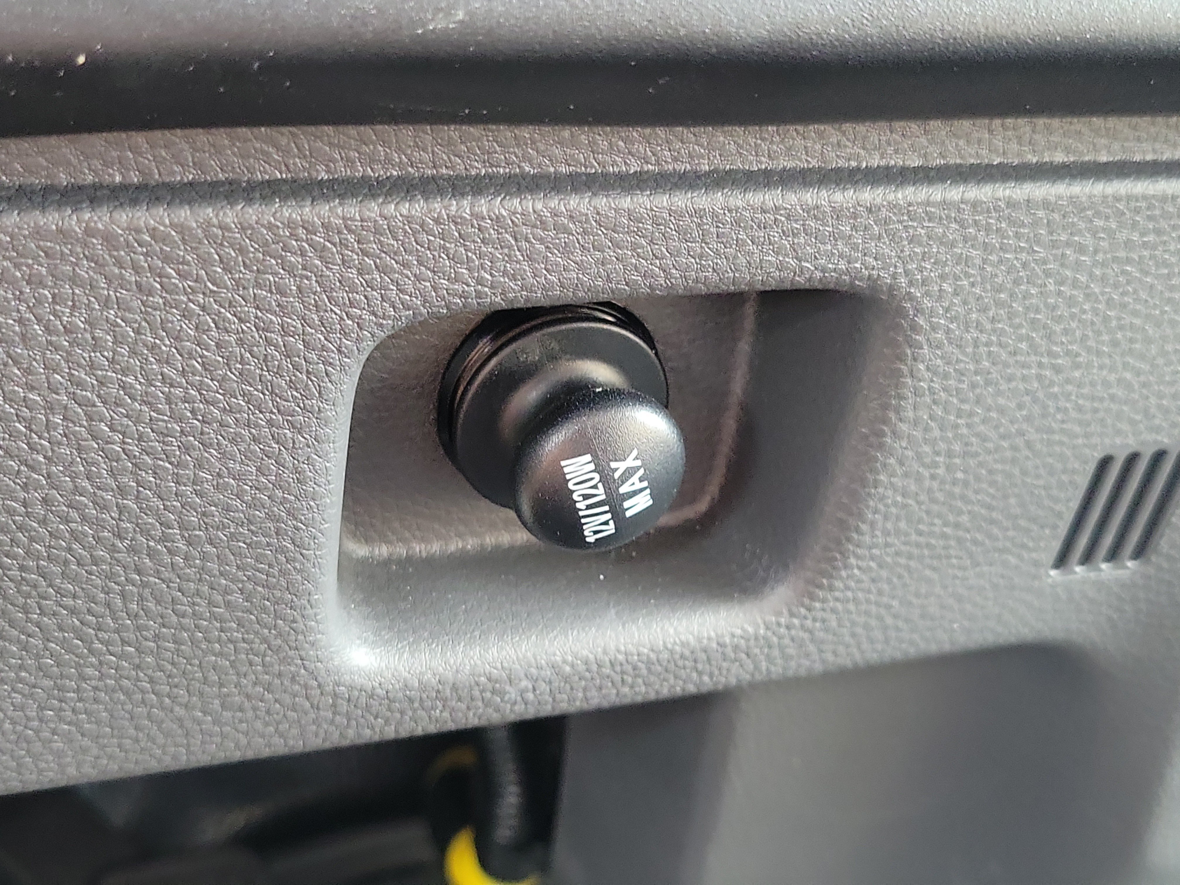 Used 2027 Isuzu NPR RWD image 19