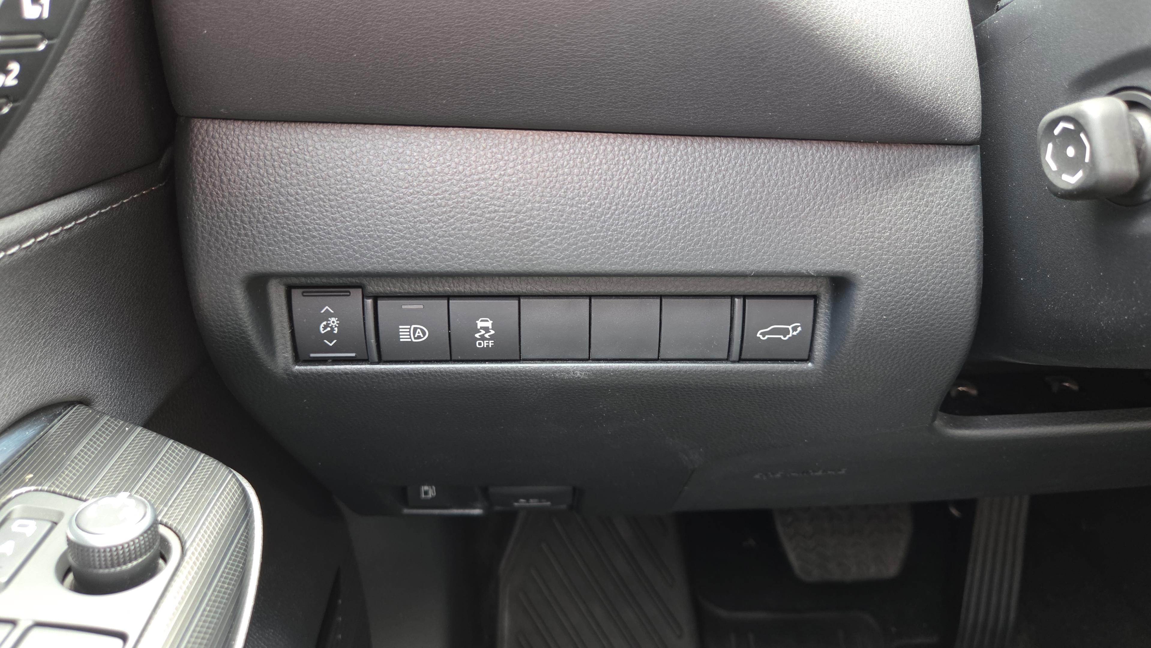 Certified 2024 Toyota Venza Nightshade image 19