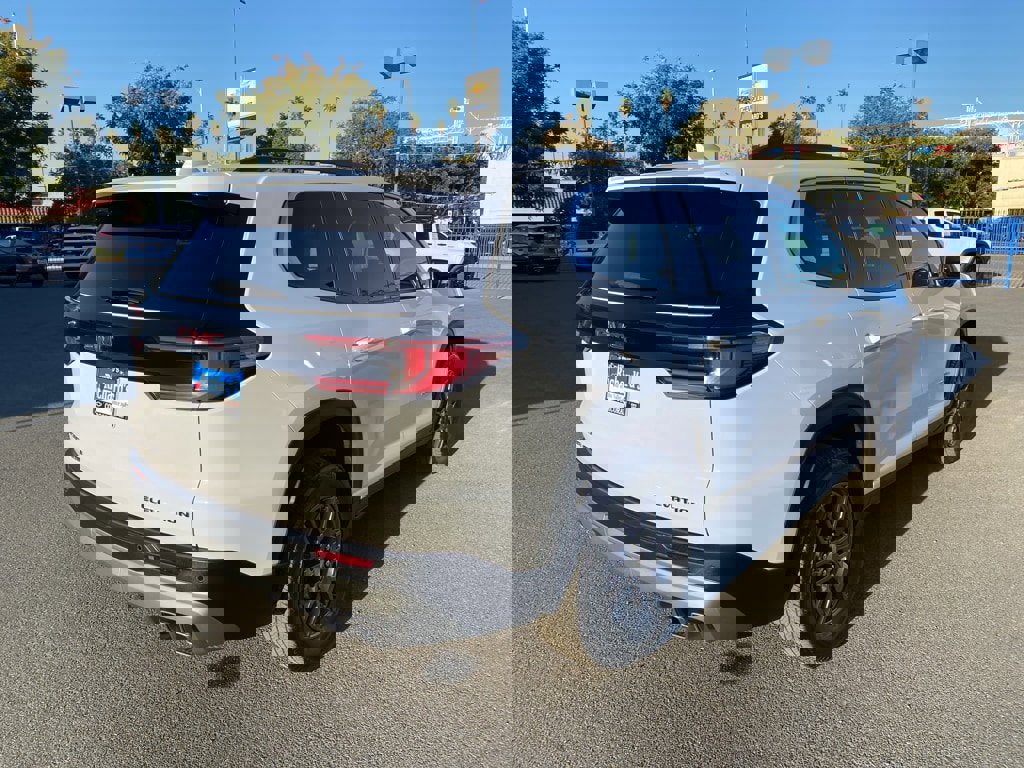 Used 2025 GMC Acadia Elevation image 10