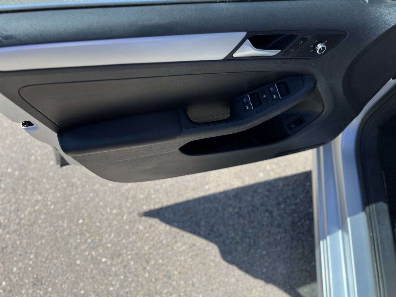 Used 2013 Volkswagen Jetta SE FWD image 18