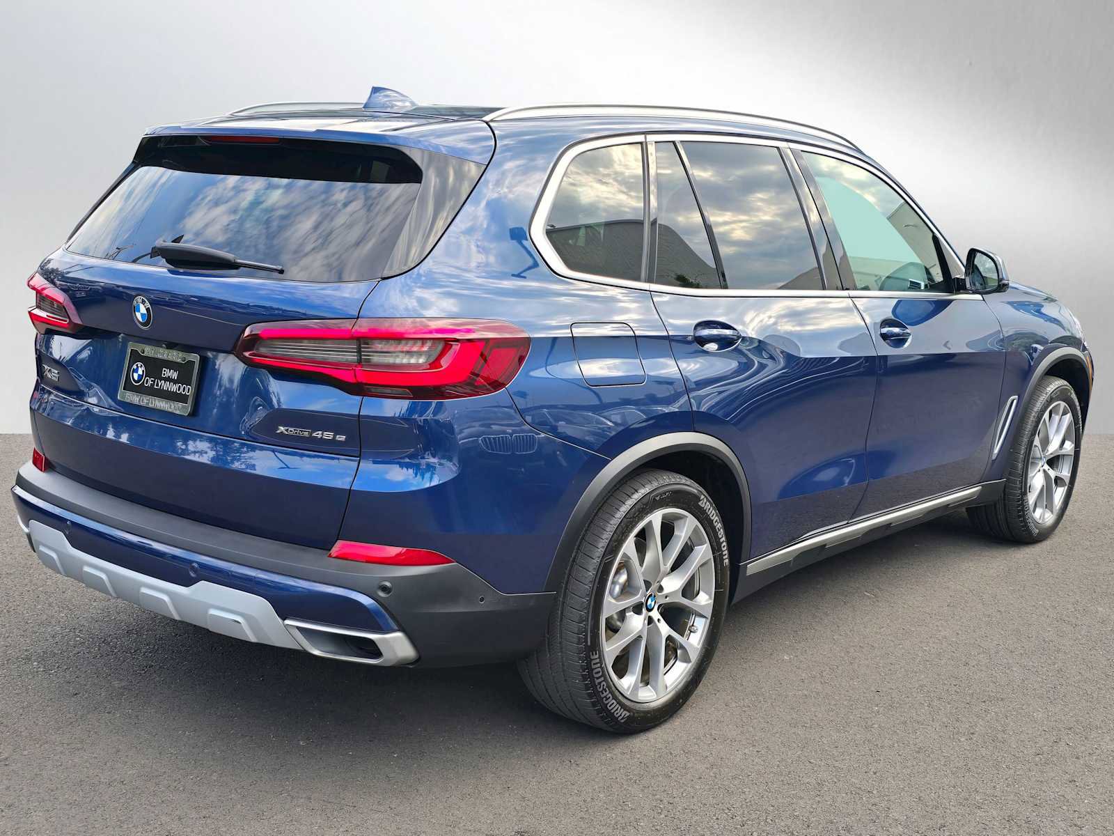 Used 2021 BMW X5 xDrive45e w/ Premium Package image 7