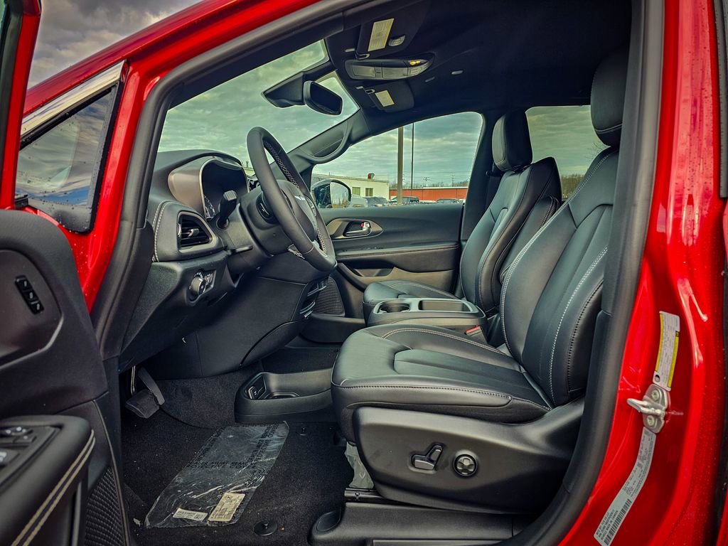 New 2026 Chrysler Pacifica Select image 13
