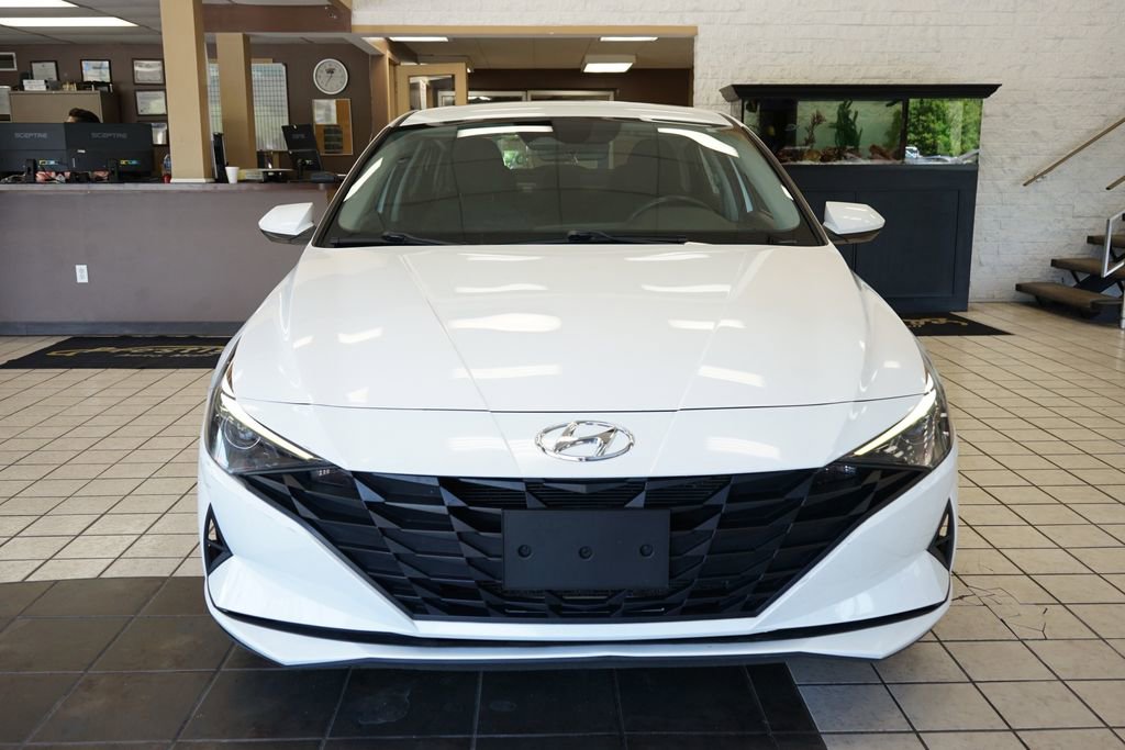 Used 2021 Hyundai Elantra SE FWD image 16