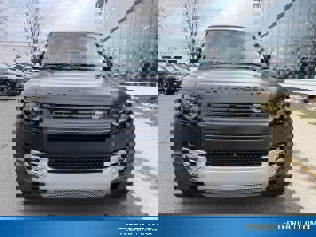 Used 2024 Land Rover Defender 110 SE image 2