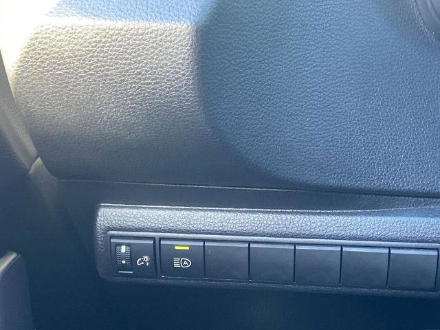 Used 2022 Toyota Corolla SE w/ Carpet Mat Package (TMS) image 12