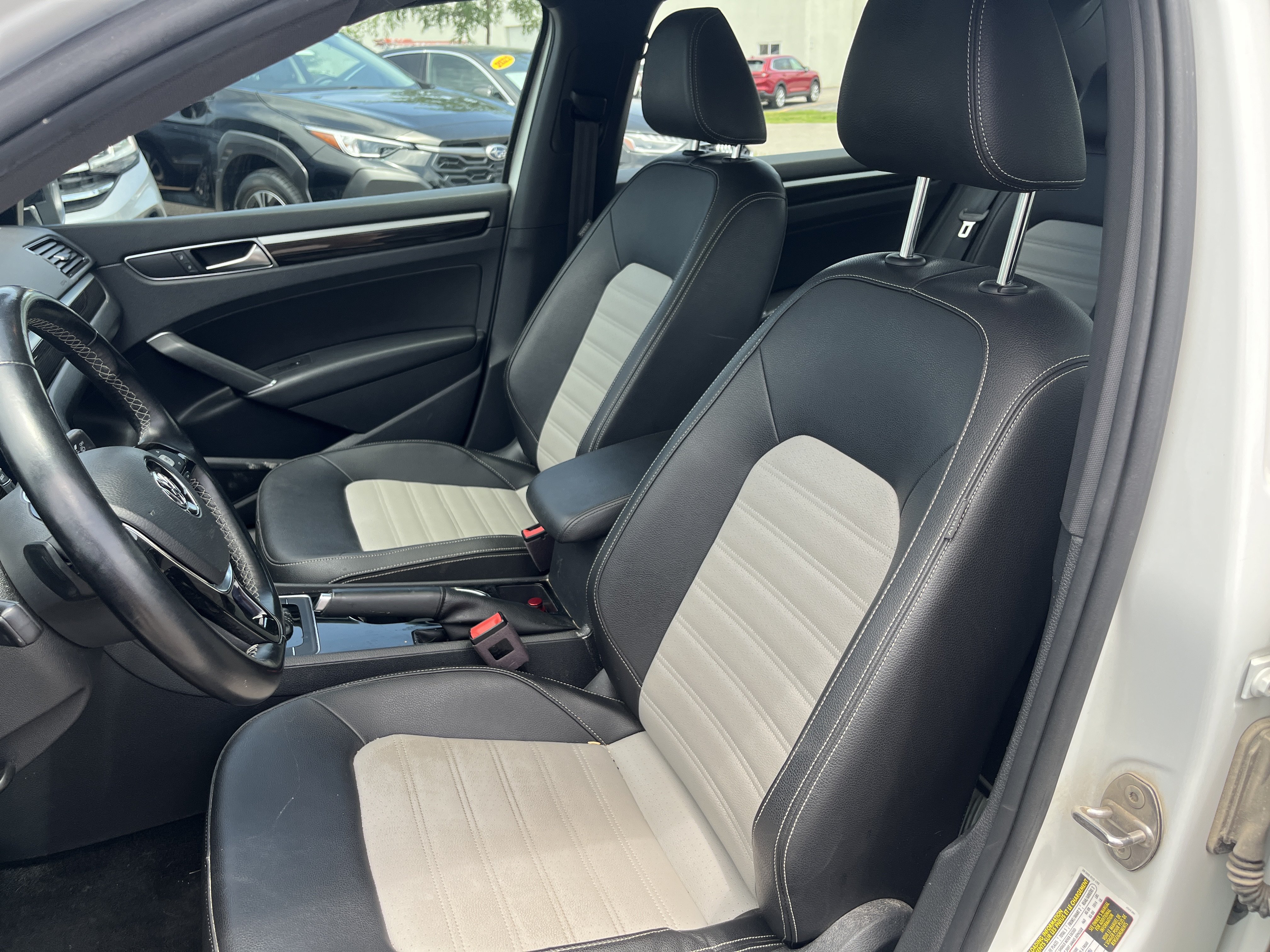 Used 2018 Volkswagen Passat GT FWD image 18