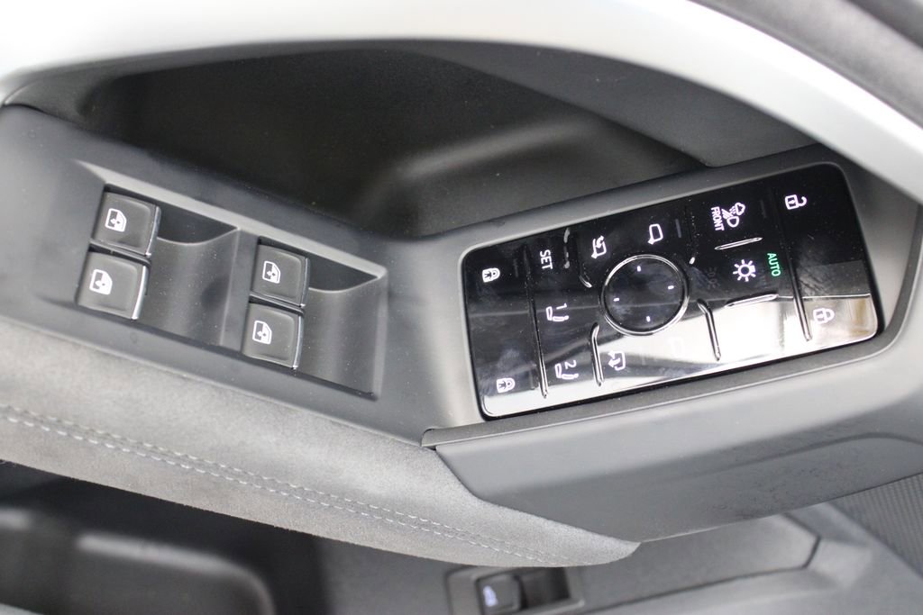 New 2025 Audi SQ5 Prestige image 18