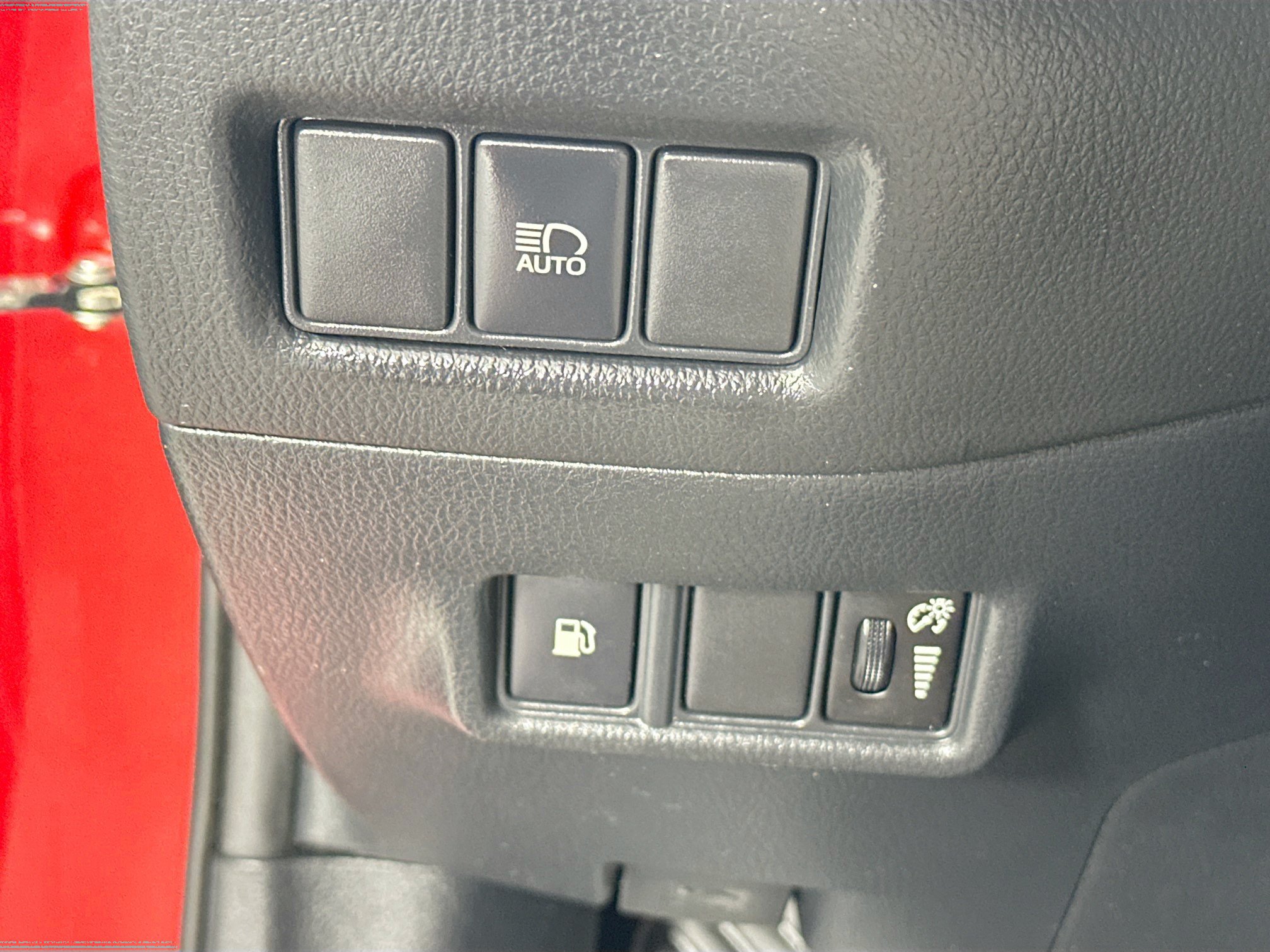 Used 2022 Toyota C-HR XLE FWD image 10