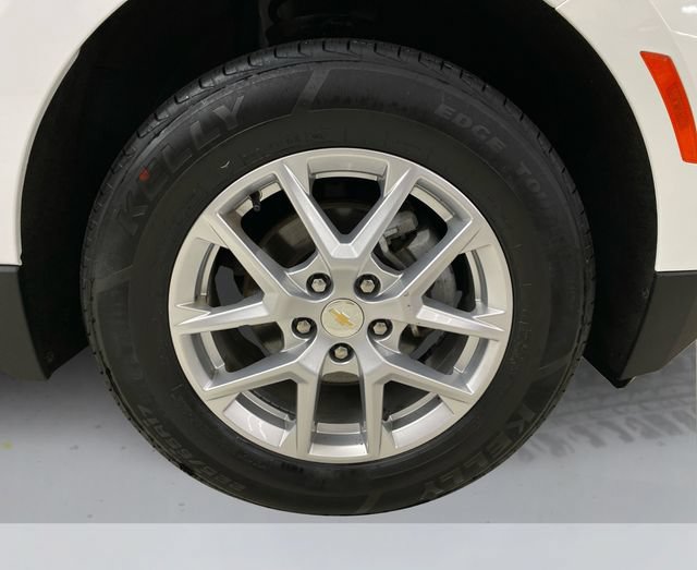 Used 2023 Chevrolet Equinox LS w/ LS Convenience Package AWD/4WD image 16