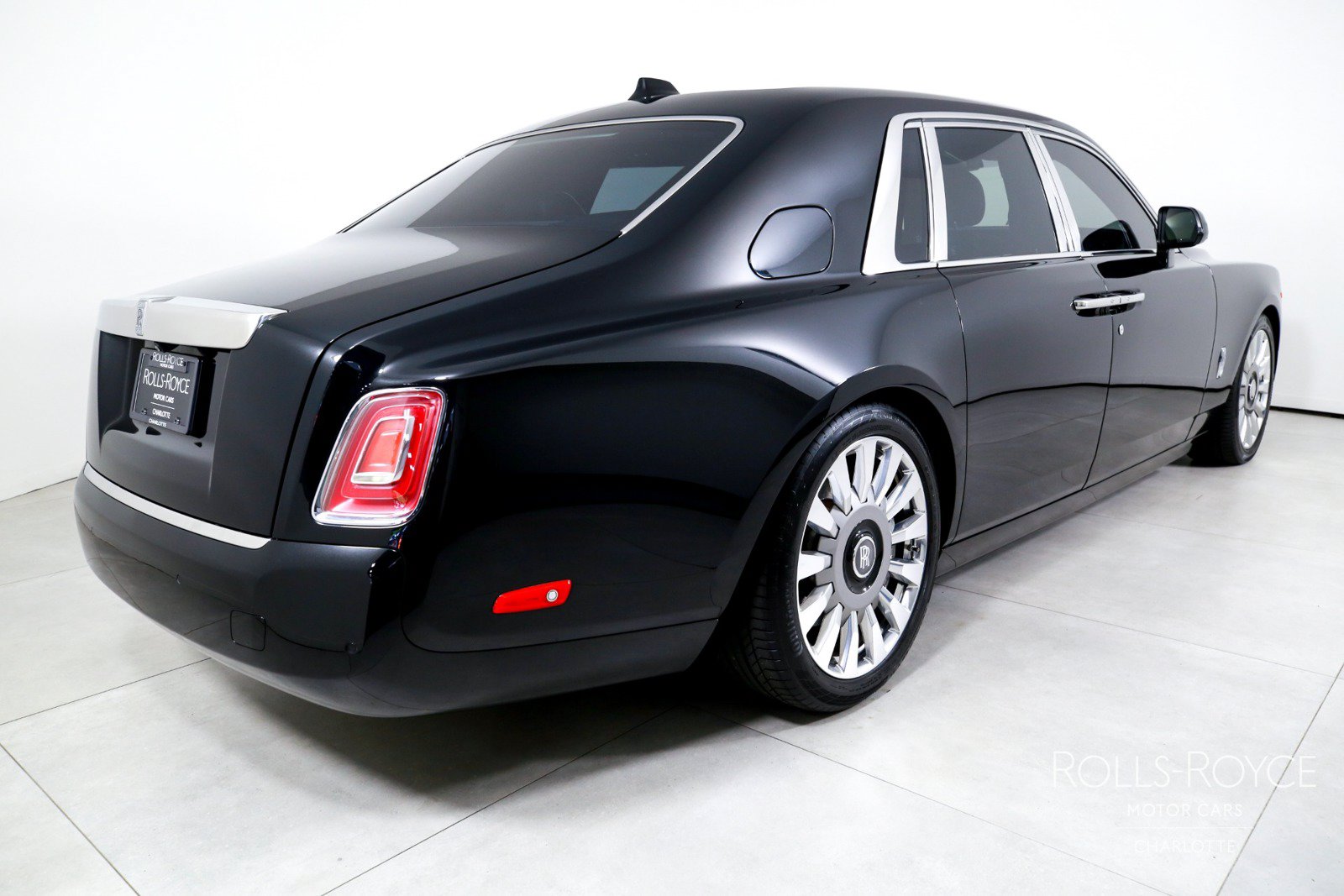 Used 2020 Rolls-Royce Phantom Sedan RWD image 2