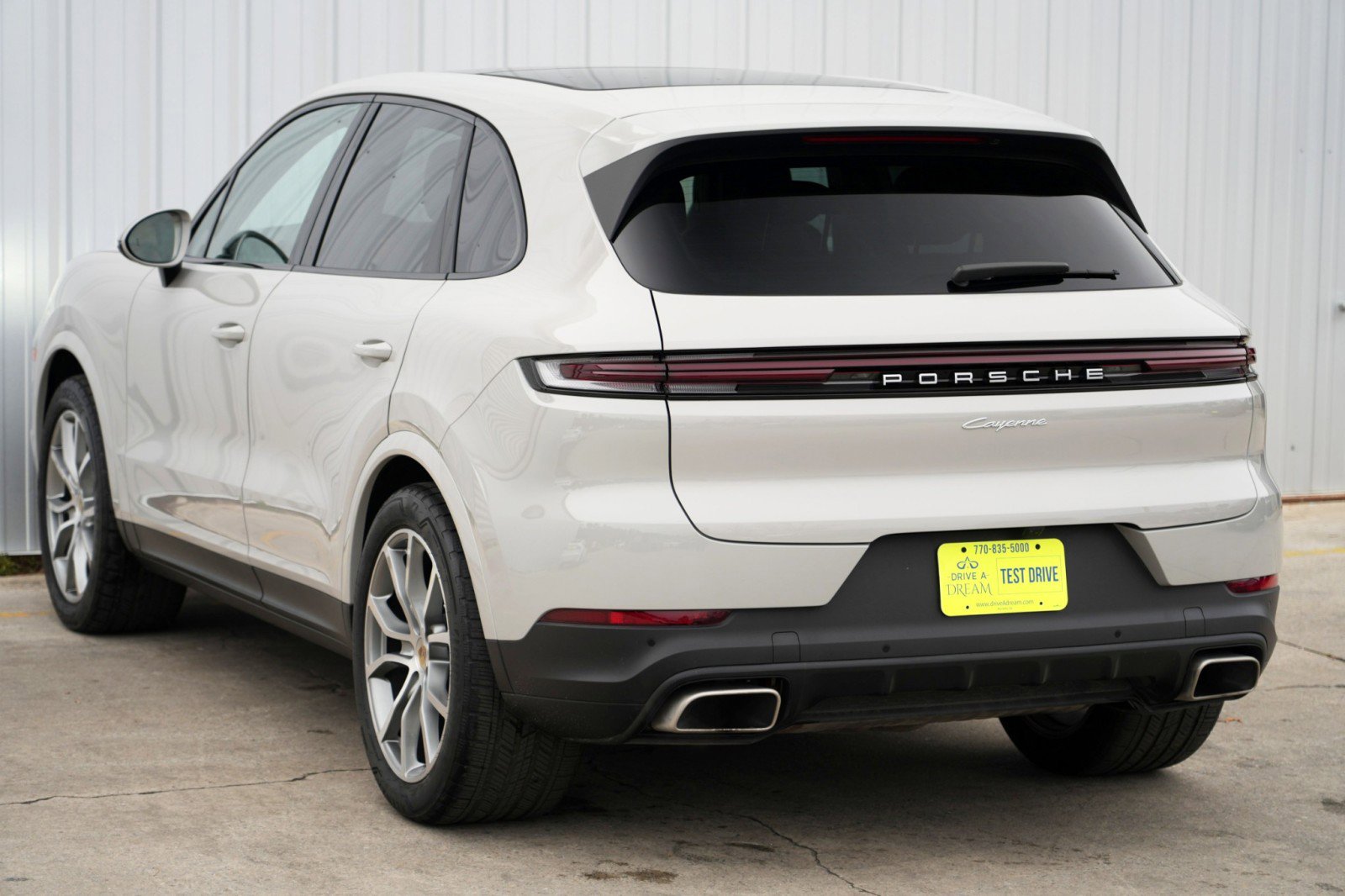 Used 2024 Porsche Cayenne w/ Premium Package image 52