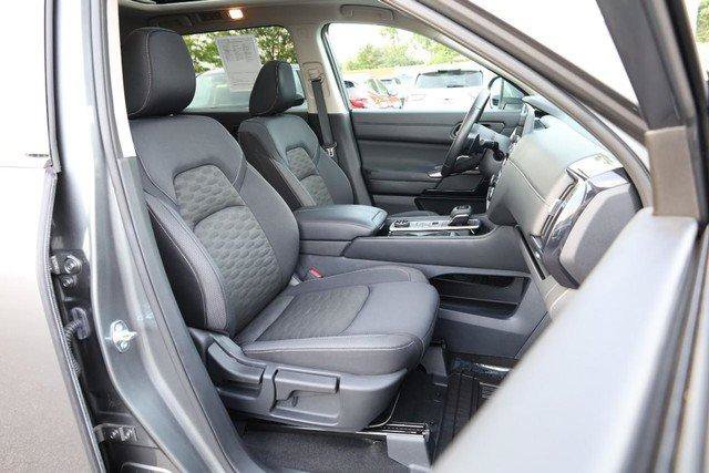Used 2025 Nissan Pathfinder SV w/ SV Premium Package AWD/4WD image 29