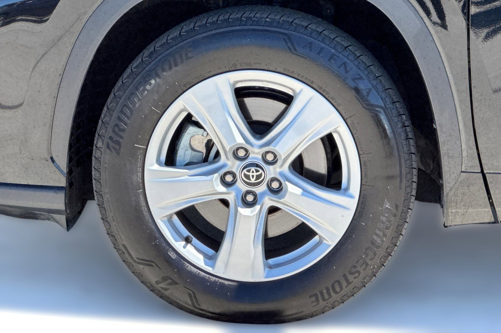 Used 2025 Toyota Highlander LE image 10