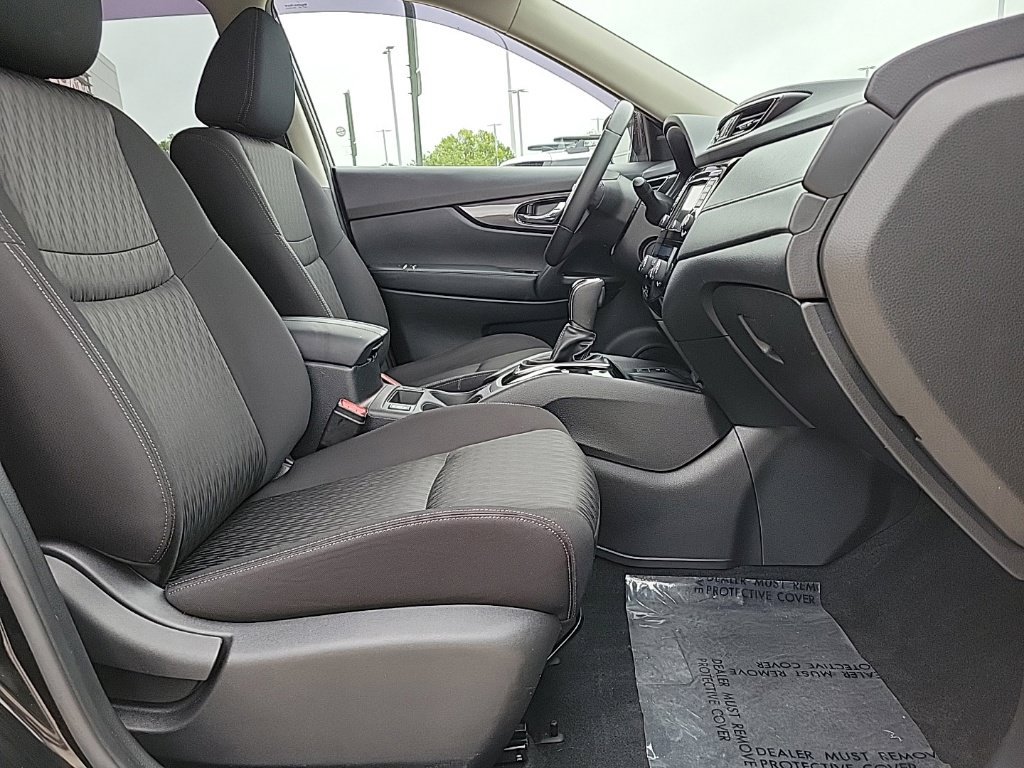 Used 2019 Nissan Rogue SV w/ Sun & Sound Touring Package AWD/4WD image 17
