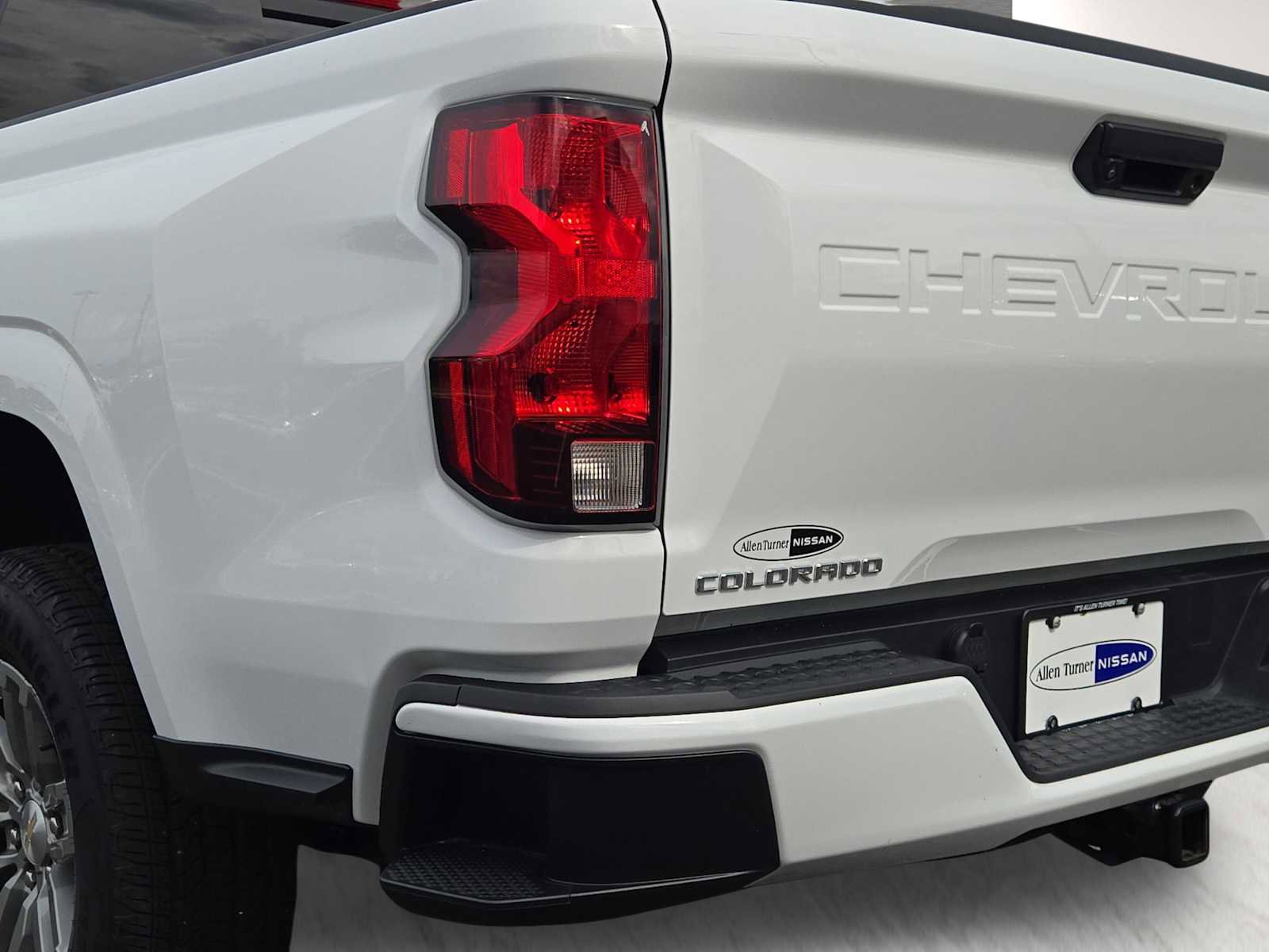Used 2024 Chevrolet Colorado LT w/ LT Convenience Package II RWD image 9