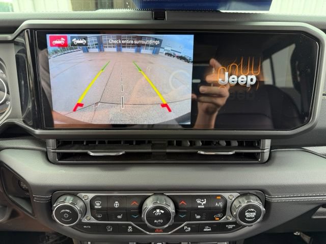 Used 2024 Jeep Wrangler Unlimited Sahara w/ Technology Group AWD/4WD image 36