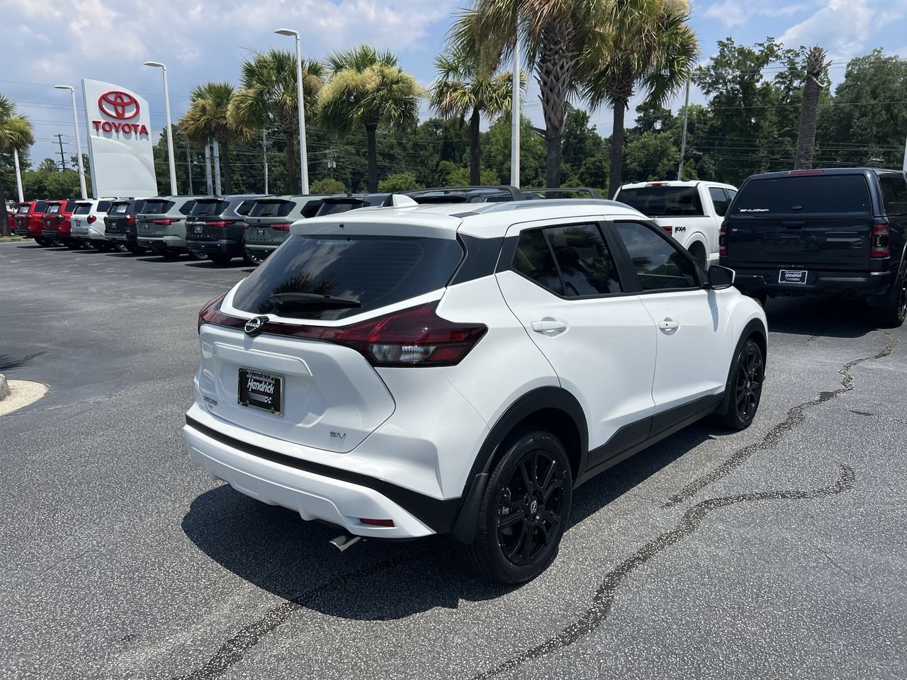 Used 2024 Nissan Kicks SV w/ Interior Electronics Package FWD image 10
