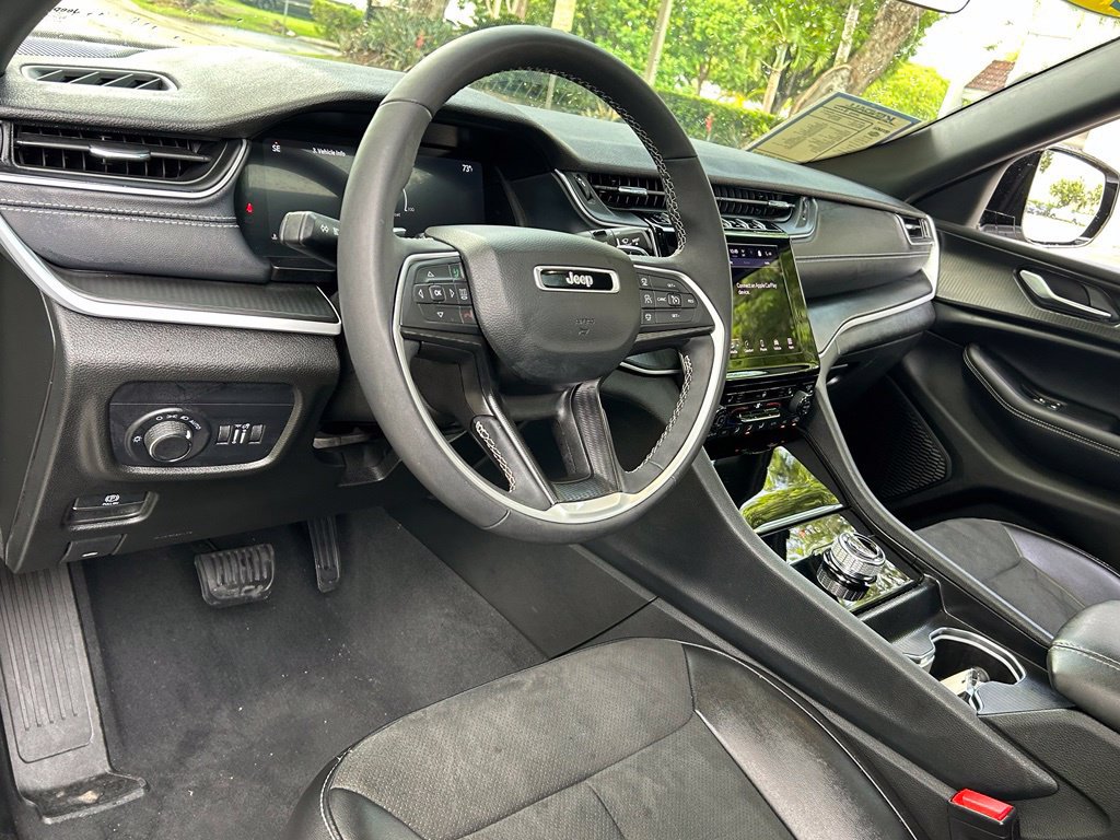 Certified 2025 Jeep Grand Cherokee L Altitude RWD image 19