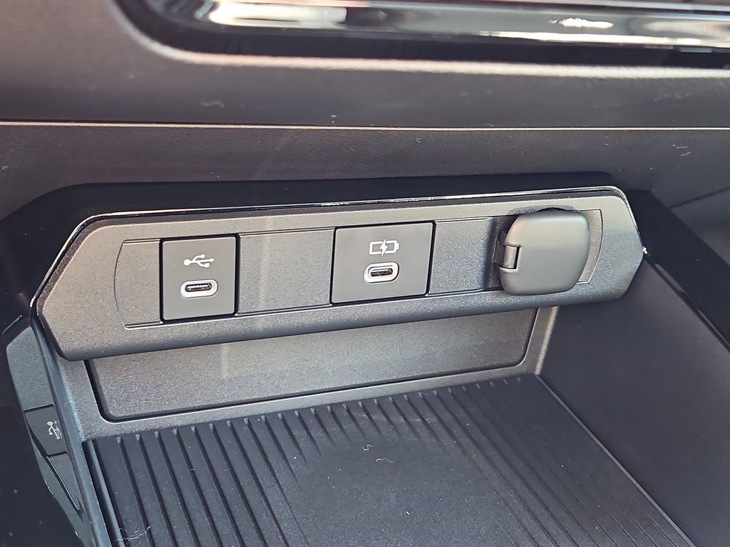 New 2027 Toyota Prius Plug-In Hybrid FWD image 13