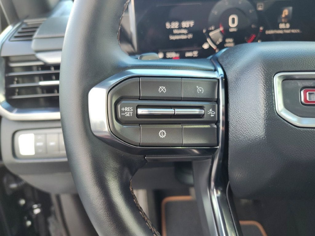 Used 2025 GMC Acadia AT4 w/ Luxury Package AWD/4WD image 15