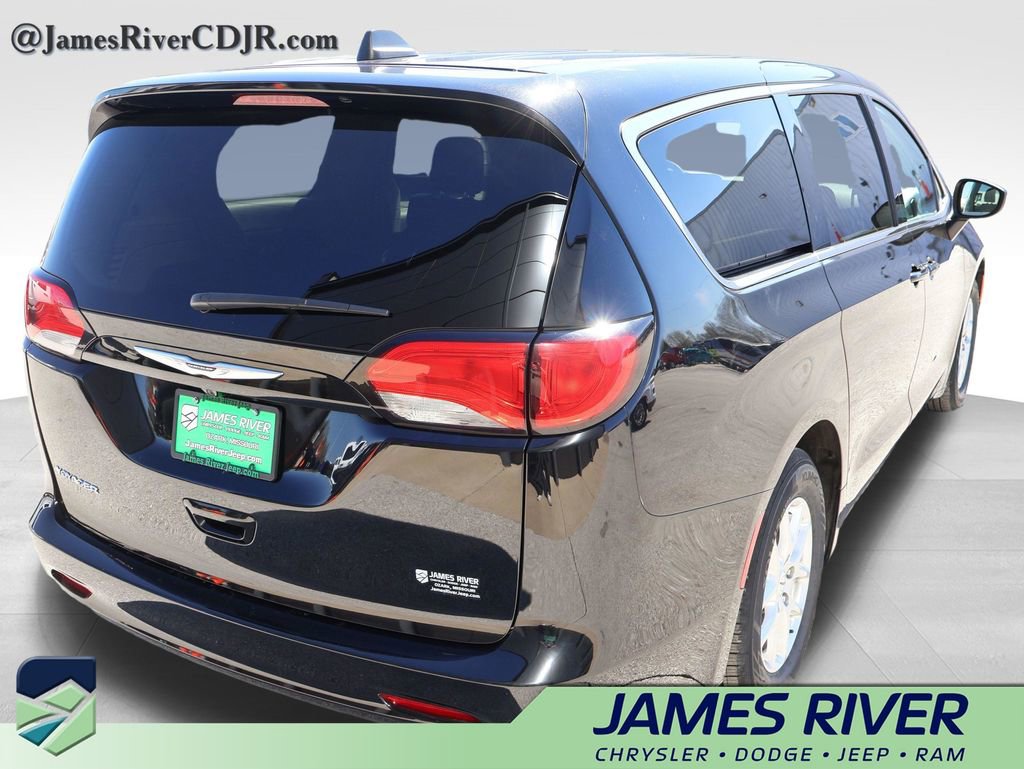 Used 2024 Chrysler Voyager LX image 5