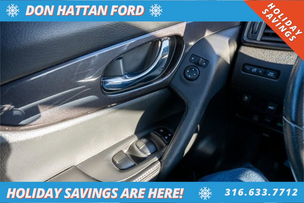 Used 2018 Nissan Rogue SV image 17