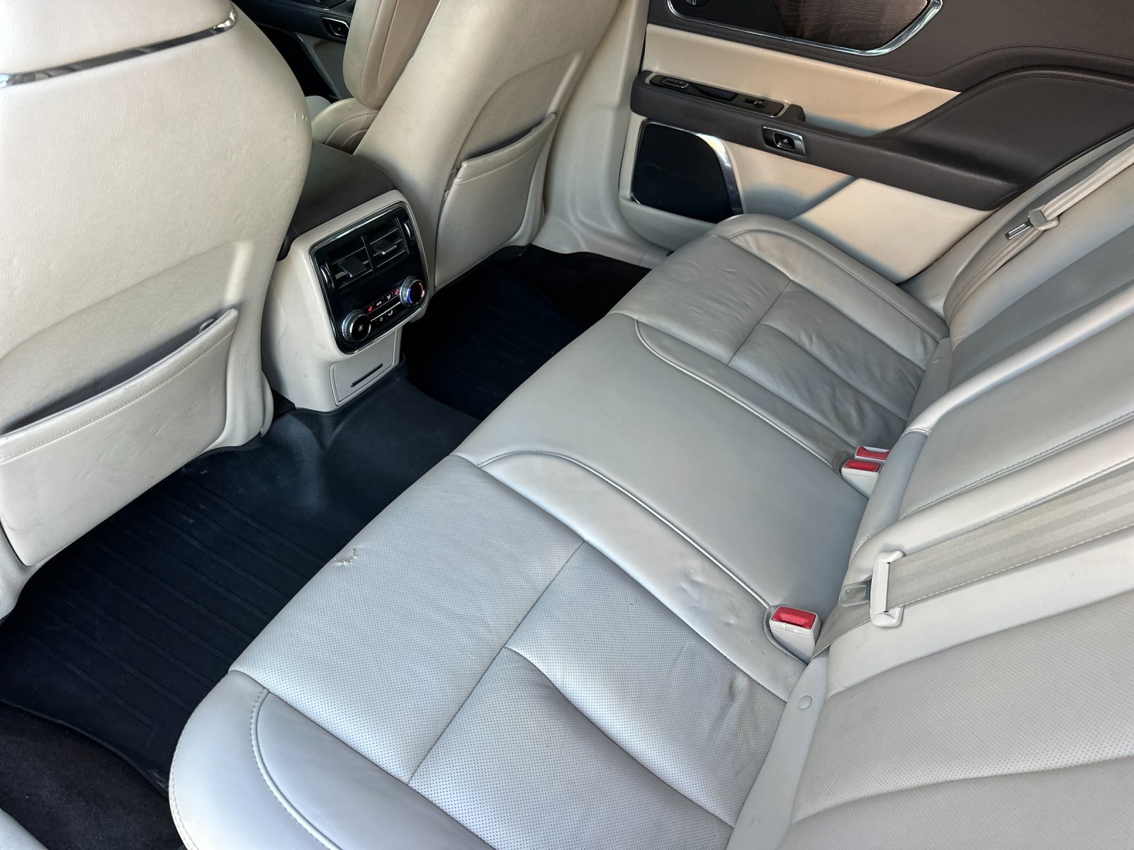 Used 2017 Lincoln Continental Reserve w/ Technology Package image 12