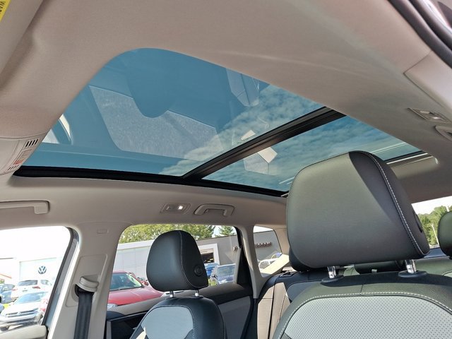 Certified 2022 Volkswagen Taos SEL AWD/4WD image 18