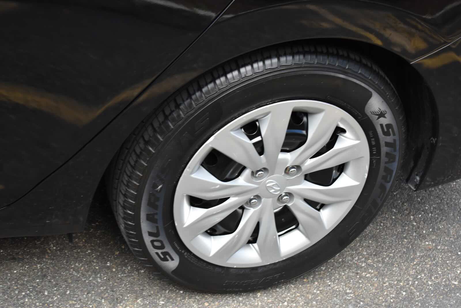 Used 2020 Hyundai Accent SE FWD image 32