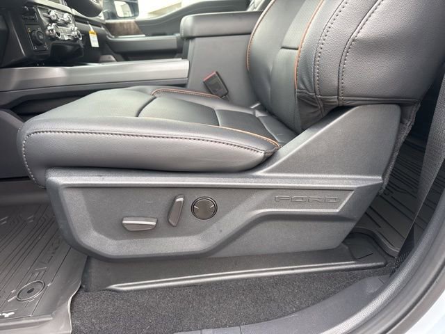 New 2026 Ford F250 Lariat w/ Black Appearance Package image 18
