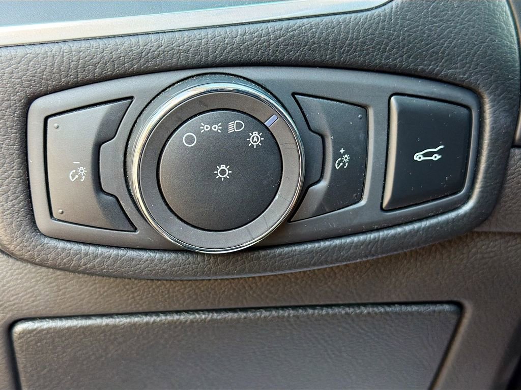 Used 2018 Ford Edge Titanium w/ Cold Weather Package FWD image 10