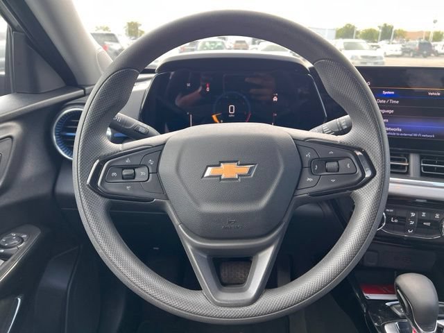 Used 2025 Chevrolet Trax LT FWD image 12