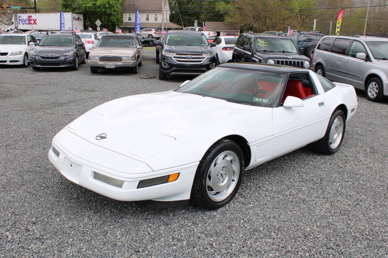 Used 1996 Chevrolet Corvette Coupe RWD image 2