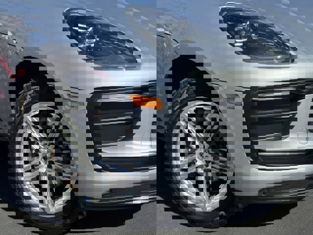 Used 2024 Porsche Macan image 2