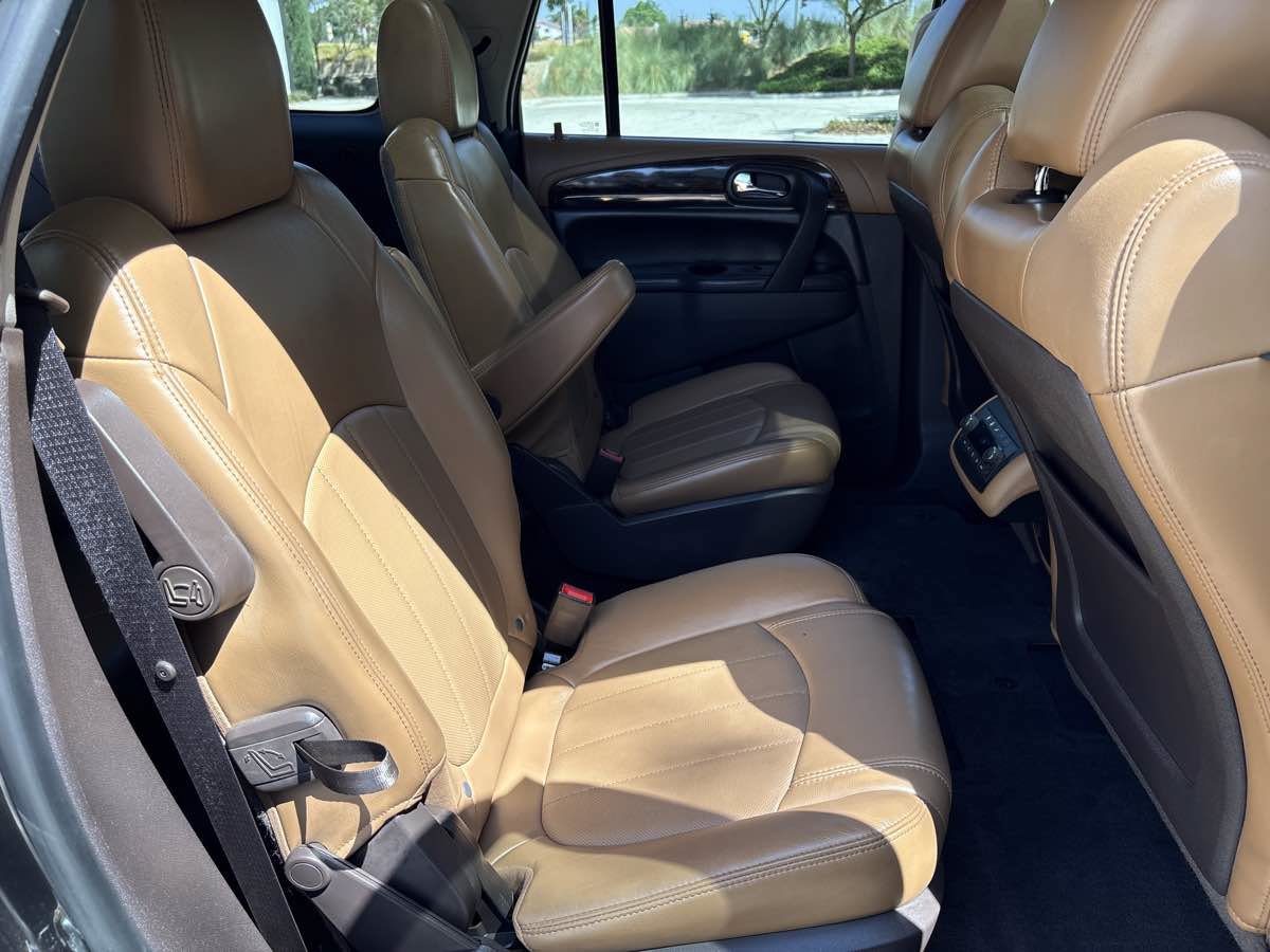 Used 2013 Buick Enclave Premium FWD image 17