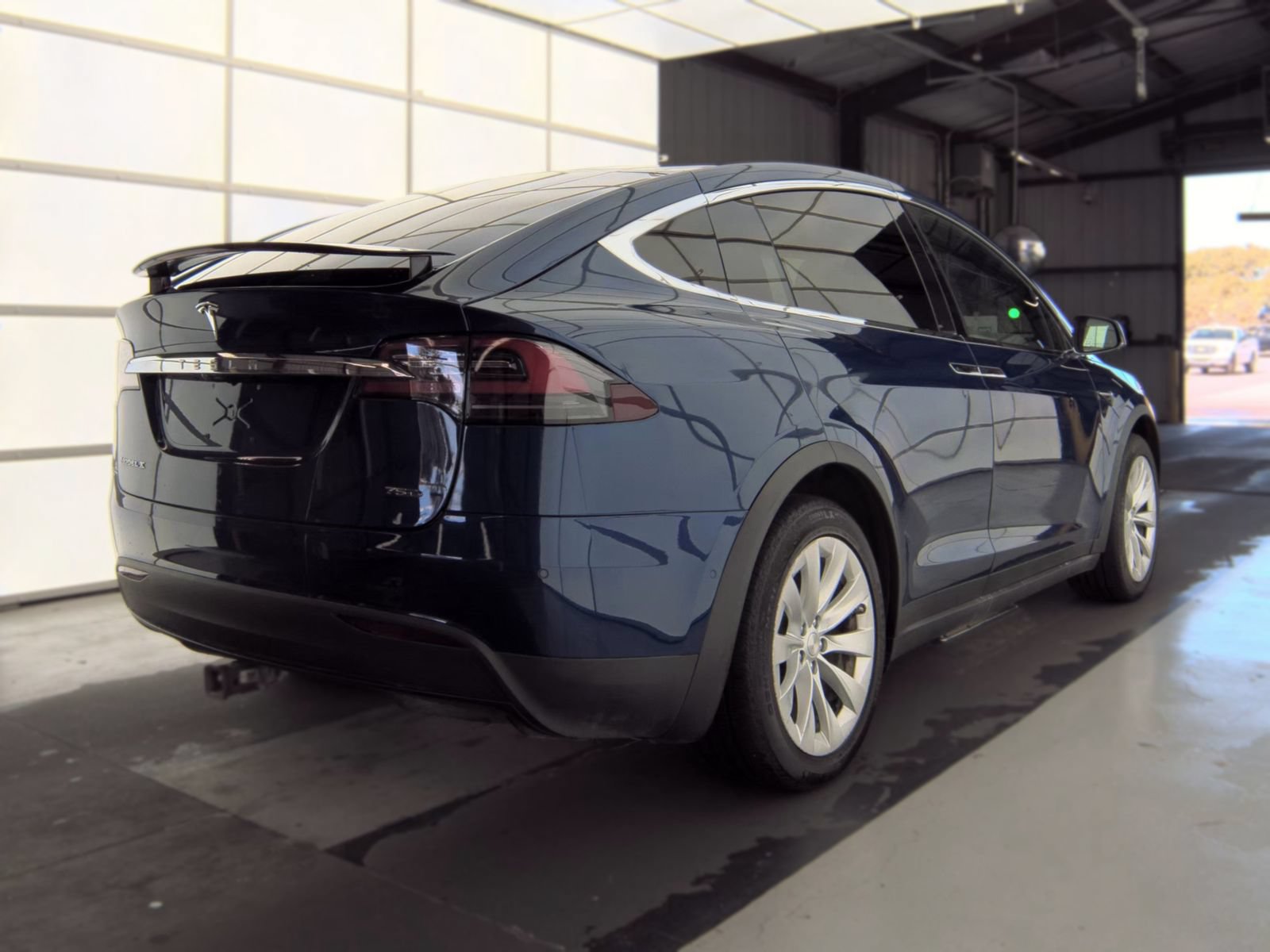 Used 2018 Tesla Model X 75D AWD/4WD image 2