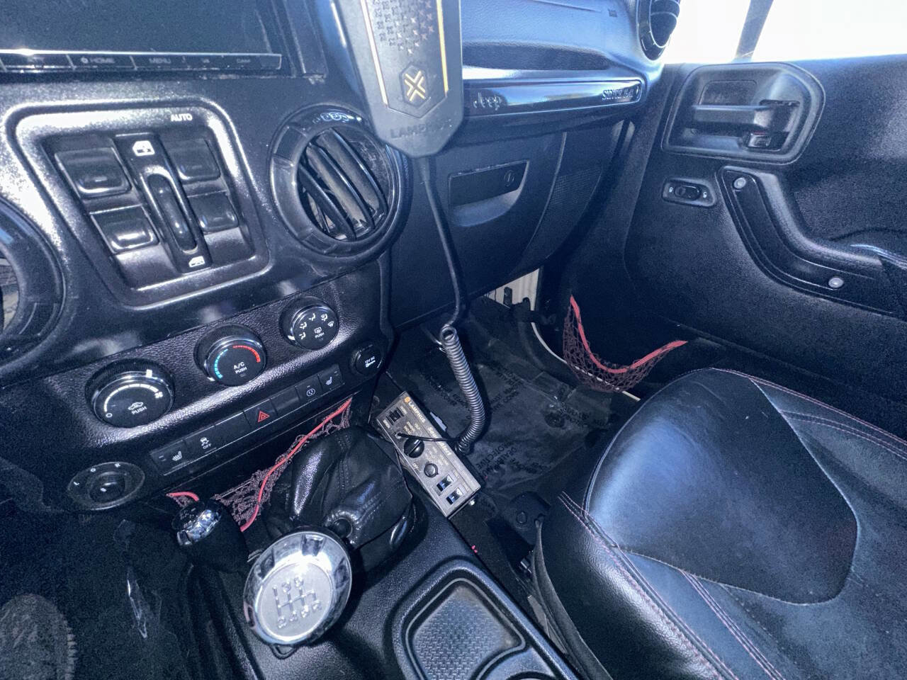 Used 2017 Jeep Wrangler Unlimited Rubicon image 16