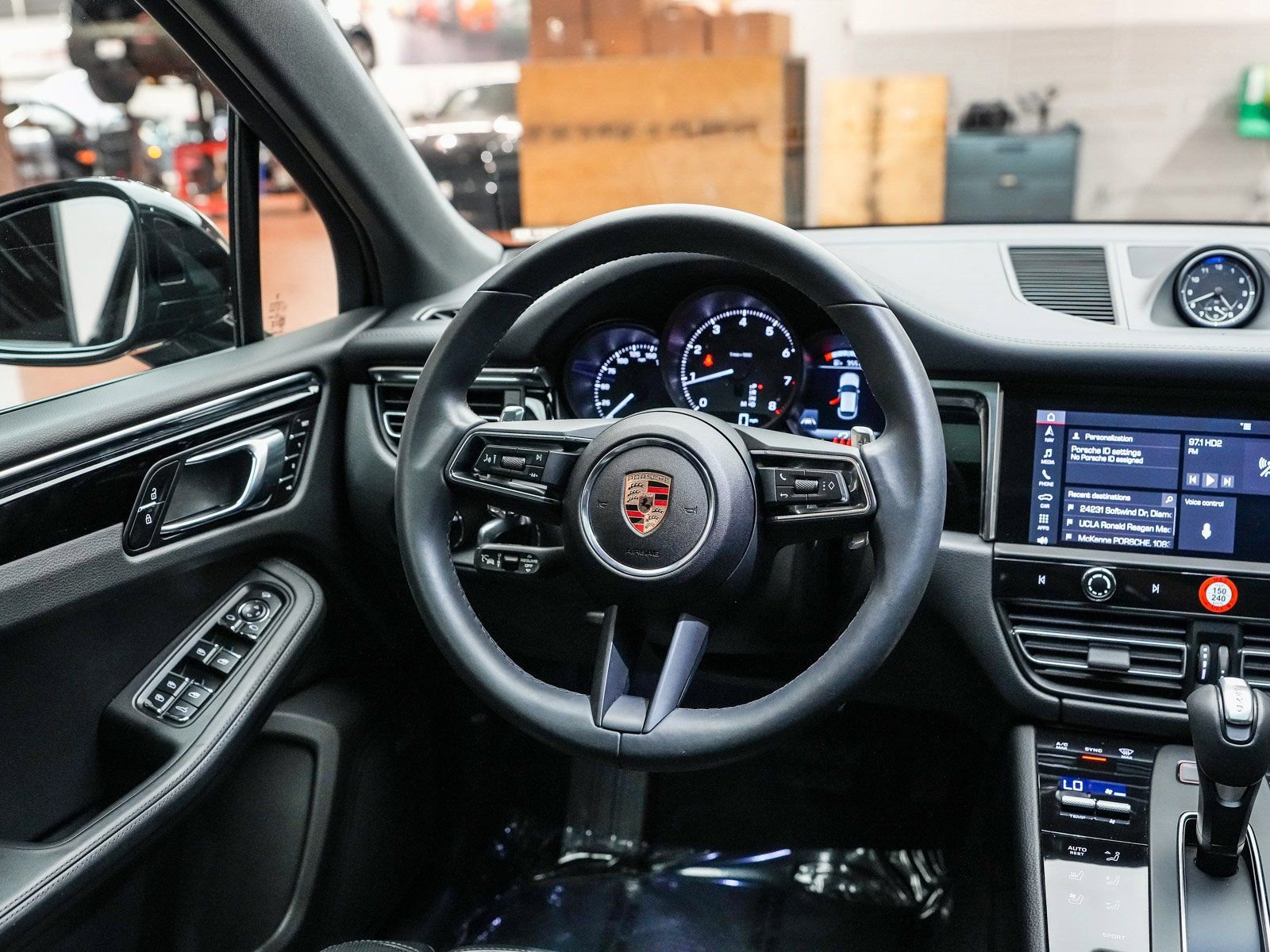 Certified 2025 Porsche Macan image 19