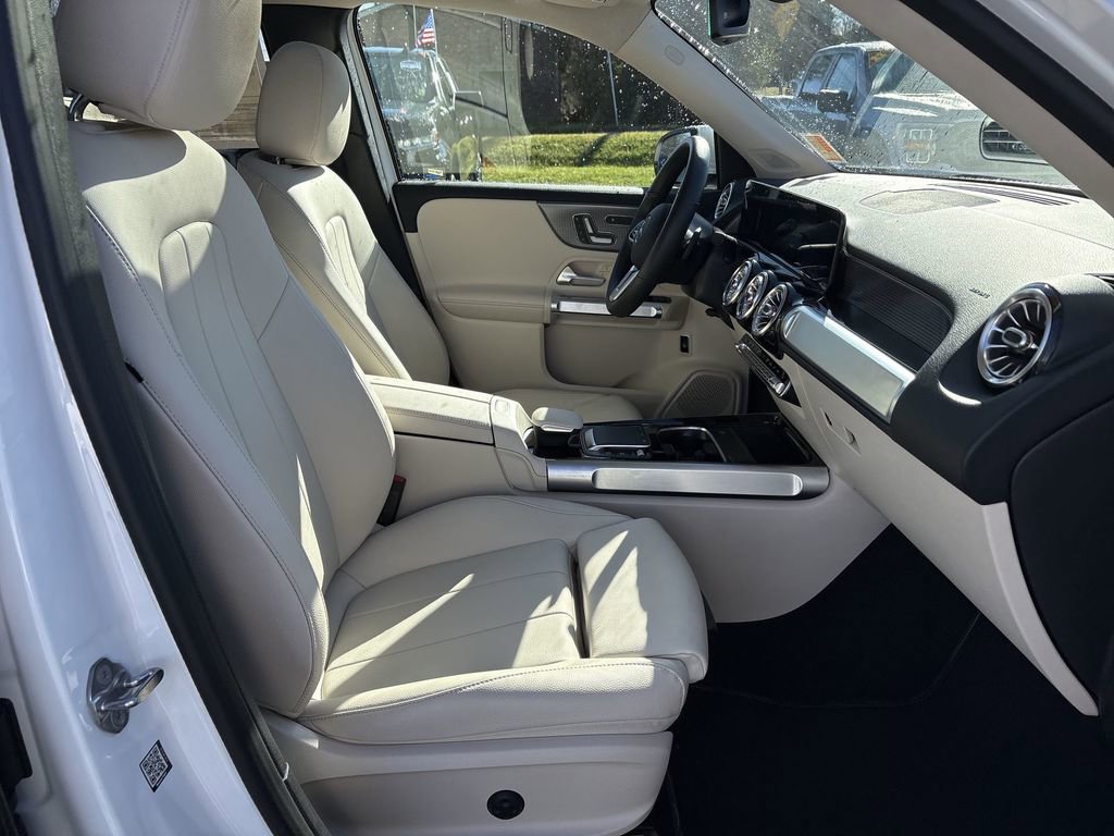 Used 2021 Mercedes-Benz GLB 250 w/ Premium Package image 28