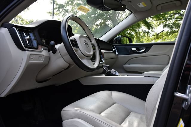 Used 2019 Volvo S60 T5 Momentum w/ Multimedia Package FWD image 12
