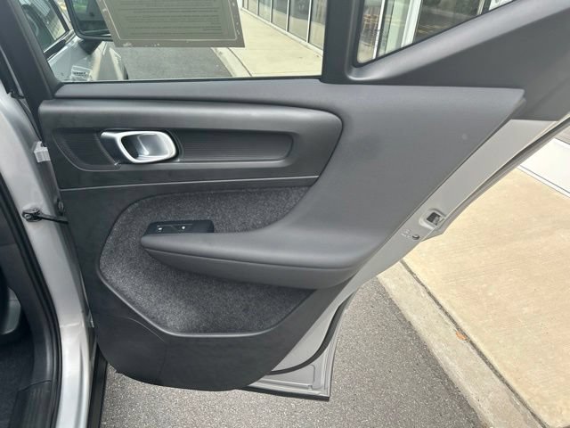 Certified 2025 Volvo XC40 B5 Plus AWD/4WD image 12