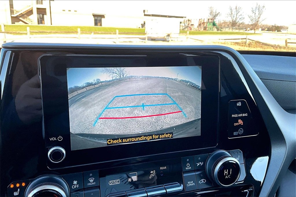 Used 2024 Toyota Highlander XLE image 19