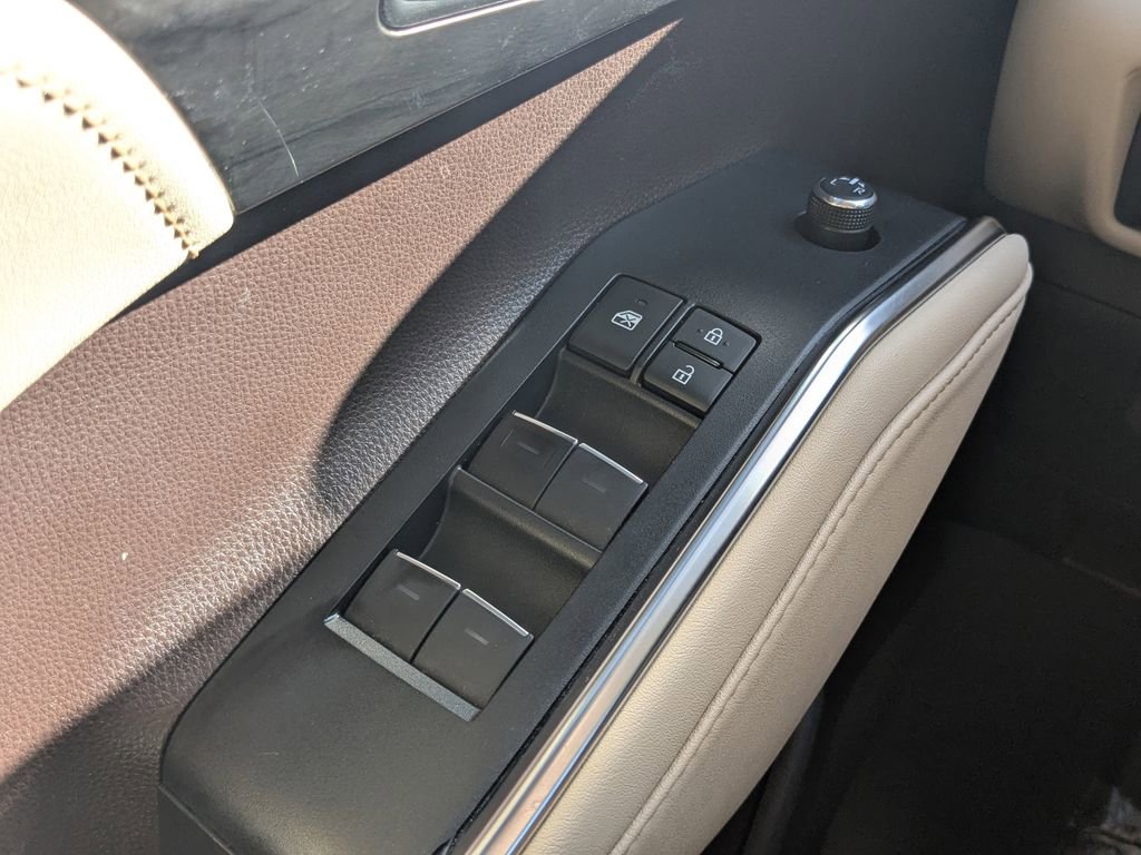 Used 2021 Toyota Highlander Limited image 12