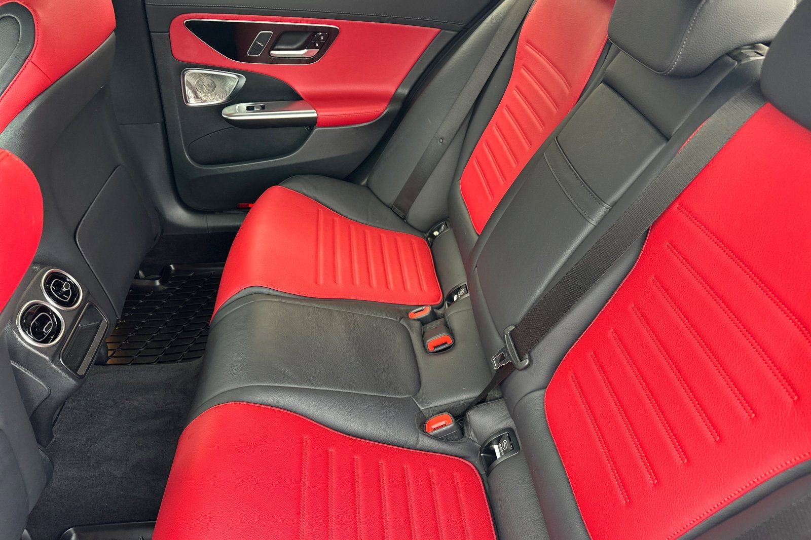 Used 2024 Mercedes-Benz C 300 4MATIC Sedan image 11